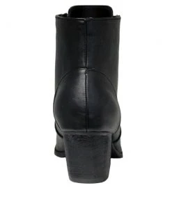 Y R U AURA - BLACK 11 Y R U AURA - BLACK